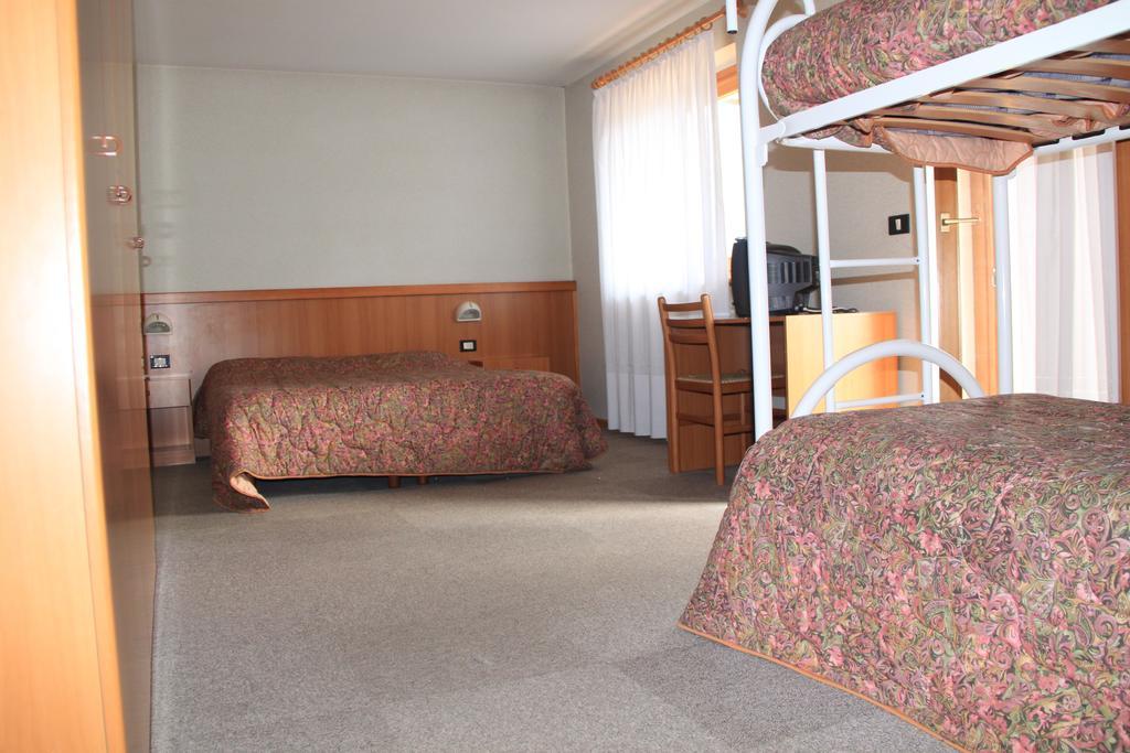 Garni Goccia D'Oro Hotel Cavalese Quarto foto